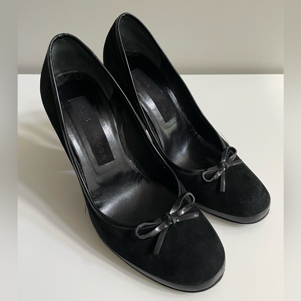 Marc Jacobs black suede heels size 6.5